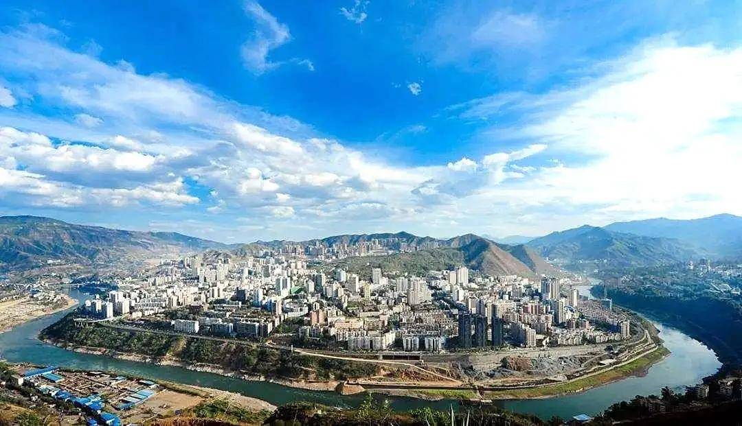 四川，多彩文化交织的美食天堂